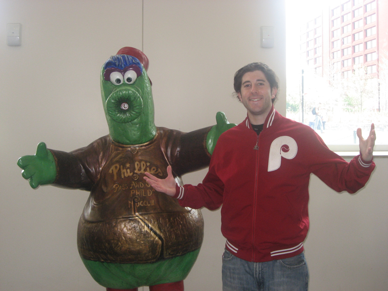 Lee shrugs with Independence Visitor Center Phanatic.