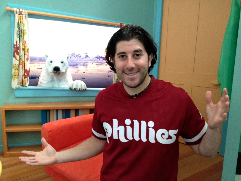 Lee shrugs @ polar bears (Philly Zoo)